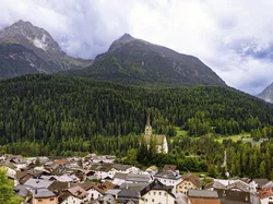 Miasteczko, Szwajcaria, Kościół, Las, Góry, Drzewa, Domy, Wzgórza, Alpy