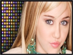 Miley Cyrus, Blondynka, Kolczyki