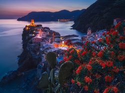 Morze, Vernazza, Góry, Włochy, Zmierzch, Domy, Cinque Terre, Kwiaty