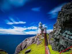 Latarnia morska Sheeps Head Lighthouse, Morze, Zatoka Bantry Bay, Skały, Irlandia, Schody