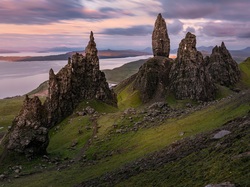 Morze, Wyspa Skye, Półwysep Trotternish, Ścieżka, Zachód słońca, Wzgórze The Storr, Szkocja, Skały