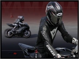 Motocykl, Yamaha YZF-R6, Motocyklista