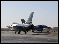 Myśliwce, Lotnisko, F-16