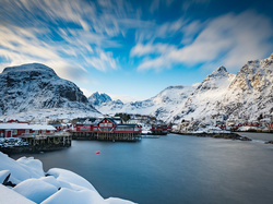 Śnieg, Góry, Zima, Domy, Lofoty, Norwegia, Chmury