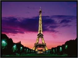 Nocą, Paryż, Wieża Eiffla