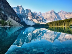 Odbicie, Jezioro Moraine, Las, Park Narodowy Banff, Góry, Kanada
