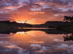 Wschód słońca, Miejscowość Kilmacolm, Szkocja, Jezioro Kanpps Loch