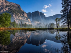 Odbicie, Rzeka, Góry, Stany Zjednoczone, Kalifornia, Park Narodowy Yosemite, Drzewa