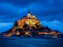 Francja, Mont Saint-Michel, Normandia, Opactwo św Michała Archanioła, Oświetlone, Wyspa, Wieczór