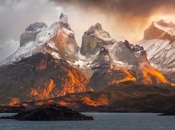 Jezioro Pehoé, Torres del Paine, Patagonia, Chile, Góry
