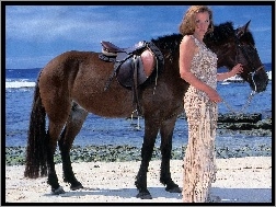 Plaża, Gillian Anderson, Koń