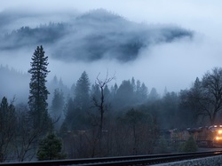 Pociąg, Lasy, Mgła, Góry