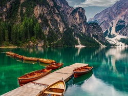 Pomost, Jezioro, Łódki, Góry, Włochy, Drzewa, Dolomity, Pragser Wildsee
