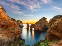Promienie słońca, Morze, Ponta da Piedade, Portugalia, Region Algarve, Cypel, Skały