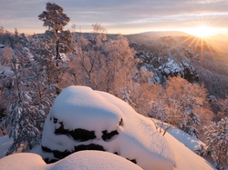 Promienie słońca, Skały, Góry Połabskie, Zima, Śnieg, Niemcy, Park Narodowy Saskiej Szwajcarii, Drzewa