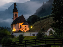 Ramsau bei Berchtesgaden, Oświetlony, Niemcy, Góry, Alpy, Most, Bawaria, Rzeka Ramsauer Ache, Kościół św Sebastiana, Park Narodowy Berchtesgaden, Drzewa