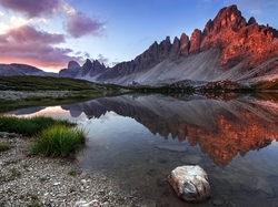 Chmury, Góry, Roślinność, Dolomity, Góra Paternkofel, Włochy, Jezioro Laghi dei Piani
