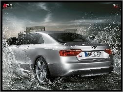 Audi S5, Woda