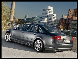 Audi S8, Budynki