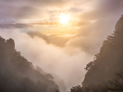 Chiny, Huang Shan, Prowincja Anhui, Morze mgieł, Wschód słońca, Góry, Mgła