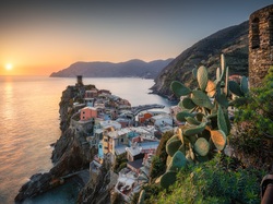 Skały, Vernazza, Góry, Włochy, Wschód słońca, Domy, Cinque Terre, Morze