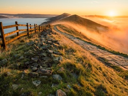 Droga, Hrabstwo Derbyshire, Płot, Anglia, Mgła, Wschód słońca, Park Narodowy Peak District, Wzgórze Mam Tor