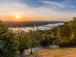 Latarnie, Kijów, Drzewa, Most, Rzeka Dniepr, Ukraina, Zachód słońca