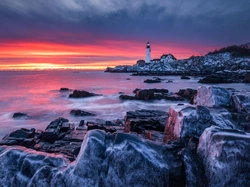 Zachód słońca, Portland Head Light, Cape Elizabeth, Morze, Stany Zjednoczone, Maine, Latarnia morska, Kamienie