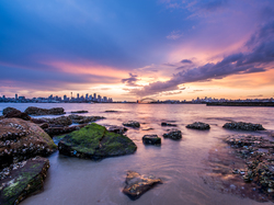 Sydney, Kamienie, Zatoka Port Jackson, Zatoka Sydney Harbour, Most, Wschód słońca, Chmury, Morze, Australia, Wieżowce