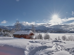 Dom, Region More og Romsdal, Sykkylven, Droga, Promienie słońca, Zima, Norwegia, Góry