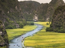 Tam Coc Ninh Binh, Prowincja Ninh Binh, Atrakcja turystyczna, Łódki, Rzeka Ngo Dong, Wietnam, Góry