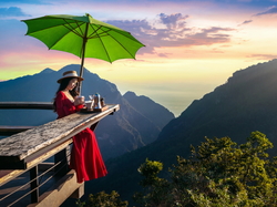 Taras widokowy, Zielona, Czerwona, Kobieta, Pha Hi Village, Prowincja Chiang Rai, Tajlandia, Suknia, Góry, Parasolka