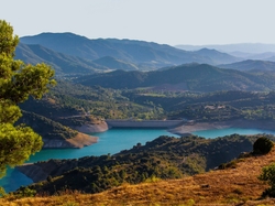 Miejscowość Siurana, Wzgórza, Jezioro, Prowincja Tarragona, Hiszpania, Rzeka Estopina, Góry, Zbiornik wodny