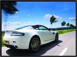 Trakcyjne, Aston Martin V8 Vantage, Właściwości