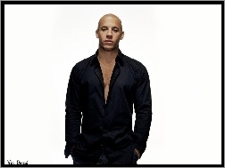 Vin Diesel, czarna koszula