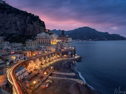 Światła, Amalfi, Domy, Góry, Morze, Włochy, Wybrzeże