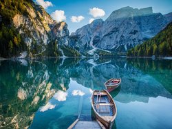 Góry Dolomity, Jezioro Pragser Wildsee, Łódki, Dolina Val Pusteria, Włochy, Dolina Val di Braies