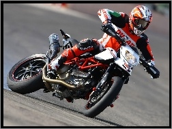 Wyścigowy, Ducati Hypermotard 1100 Evo, Tor