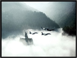 Wzgórza, Mgła, Samoloty, Zamek