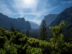 Kalifornia, Stany Zjednoczone, Góry, Mgła, Skały, Drzewa, Park Narodowy Yosemite, Wodospad, Liście