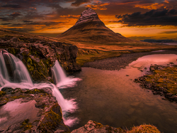 Zachód słońca, Góra Kirkjufell, Islandia, Wodospad