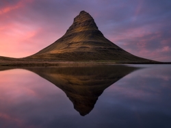Islandia, Zachód słońca, Jezioro, Góra Kirkjufell, Odbicie