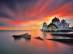 Zachód słońca, Cieśnina Malakka, Malezja, Meczet