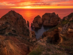 Skały, Portugalia, Algarve, Zachód słońca, Morze