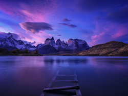 Zniszczony, Patagonia, Masyw górski Torres del Paine, Pomost, Park Narodowy Torres del Paine, Góry, Chile, Jezioro