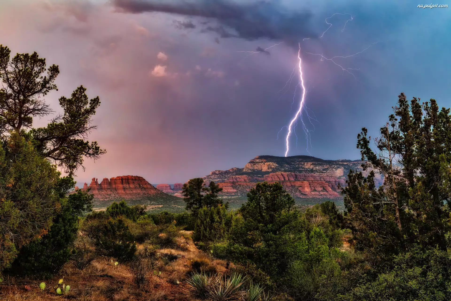 Góra, Stany Zjednoczone, Burza, Skały, Błyskawica, Arizona, Sedona, Bear Mountain, Piorun, Drzewa, Chmury
