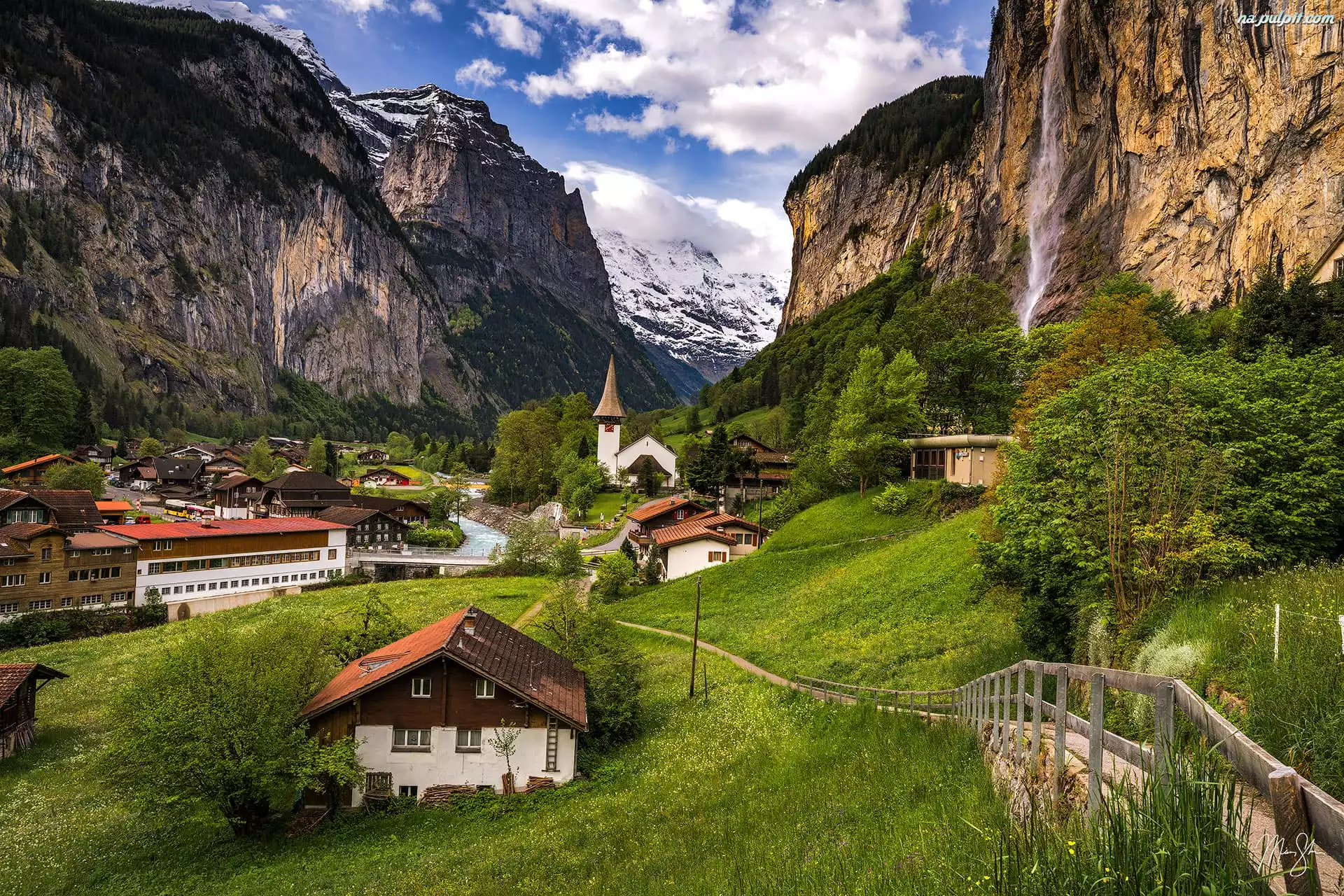 Kanton Berno, Wodospad Staubbach, Szwajcaria, Góry, Droga, Kościół, Dolina Lauterbrunnental, Domy, Drzewa, Gmina Lauterbrunnen