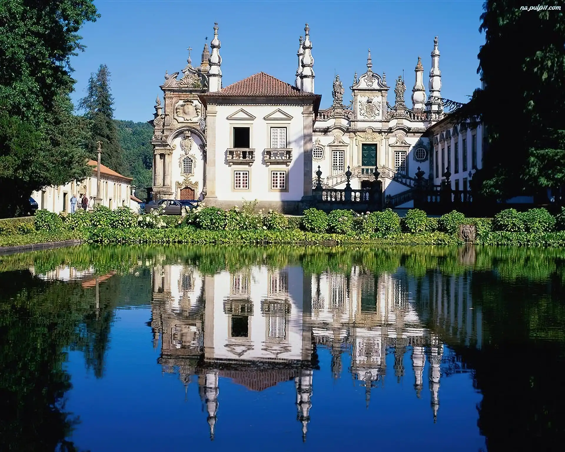Zieleń, Dom, Jezioro