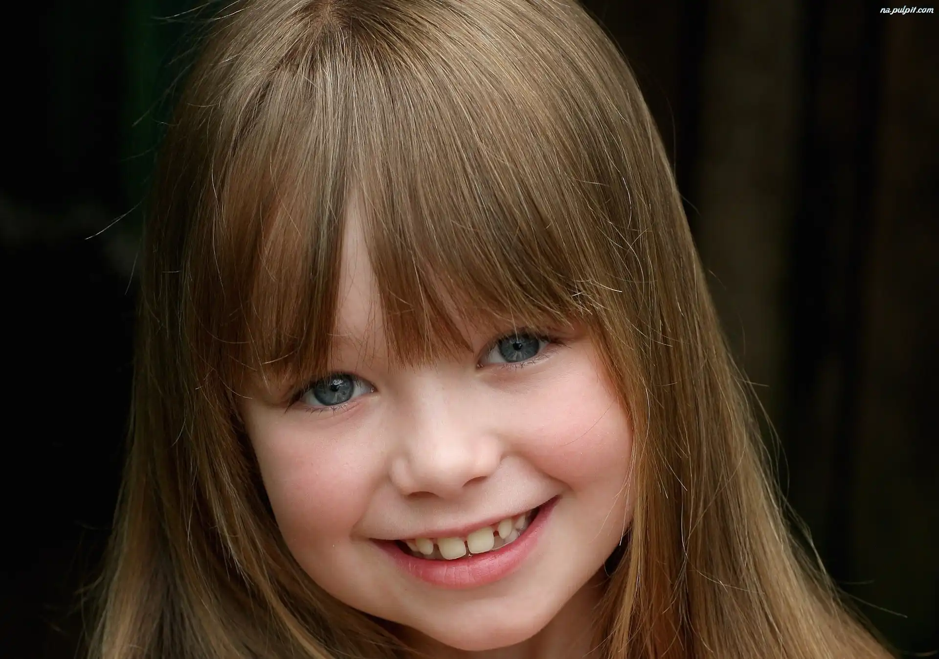 Grzywka
, Piosenkarka, Connie Talbot, Uśmiech