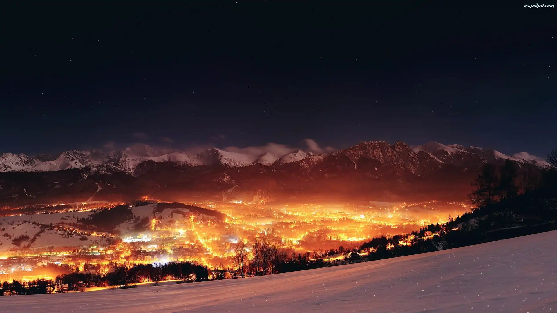 Miasto nocą, Zakopane, Polska, Góry Tatry